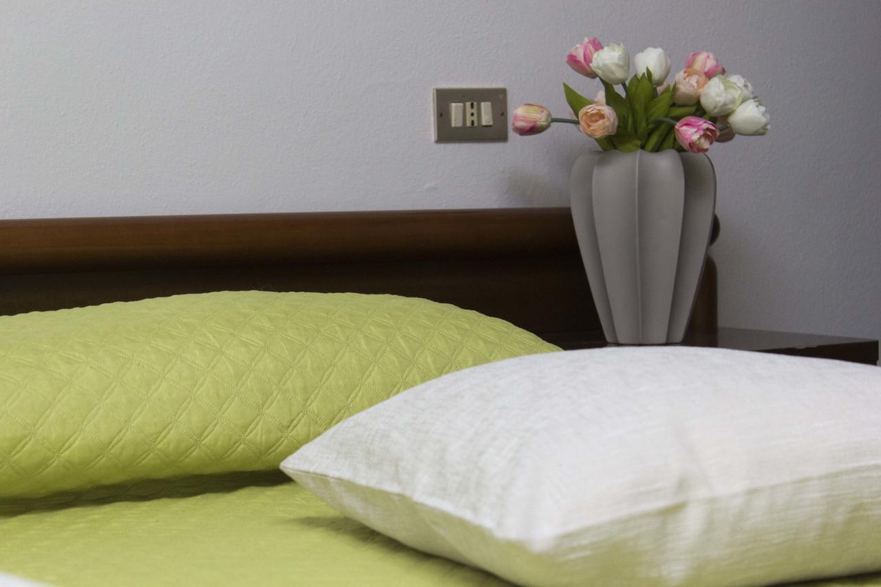 Ferienwohnung Casa Madali' - Nel Borgo Marone Exterior foto