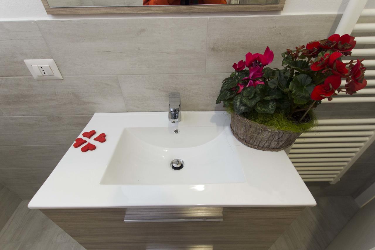 Ferienwohnung Casa Madali' - Nel Borgo Marone Exterior foto